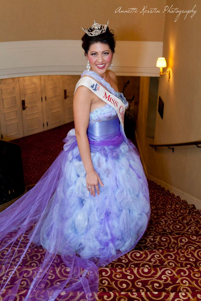 Miss Chicago 2012 Marisa Buchheit de moda de la ópera vista en j-na couture.