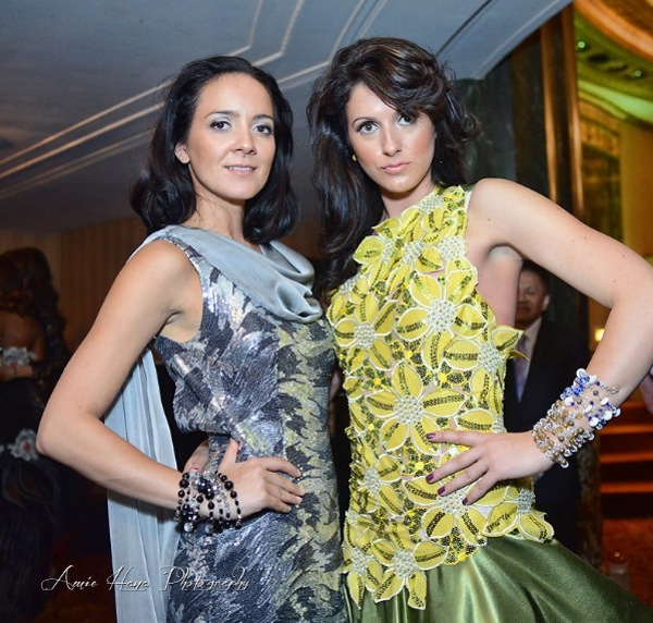 Si los cristales se utilizan, cristal checo simplemente no sirve, cristales Swarovski genuinos solamente!