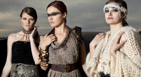 joyeria braceletas que funcionan como collares, banda de cabeza couture con cristales 