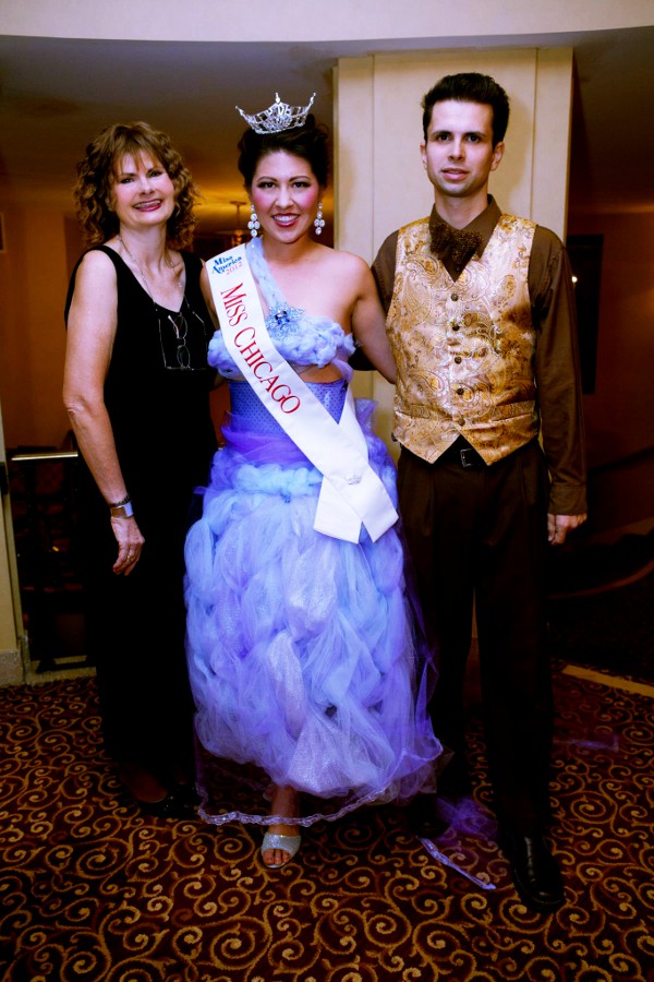 Miss Chicago 2012 Marisa Buchheit de moda de la ópera con sus diseñadores Cal y J-na de na j-couture,